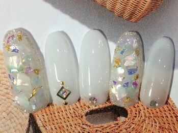 ネイルサロン リリオ(Nail Salon Ririo)/キラキラ乳白色ネイル