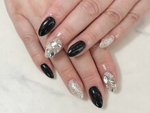 テラス(TERRACE)/ビジューパーツ散りばめネイル