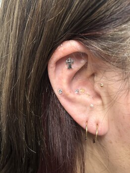 アイユー 千葉(iu.)/耳つぼJewelry24粒まで付け放題