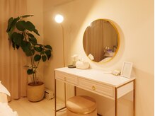 リリー(LILY)の雰囲気（施術後のメイク直しも◎ReFaのヘアアイロン・ドライヤー完備♪）