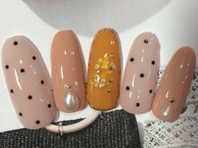 ネイルサロン リリオ(Nail Salon Ririo)/黒ドット×小花ネイル