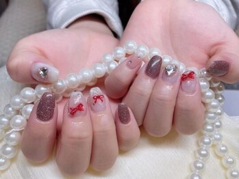 ひまわりの写真/豊富なパーツと500種以上のカラージェル！SNSで話題のワンホン・韓国ネイルもお任せください♪
