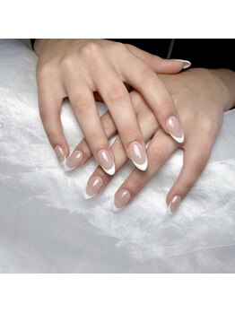 シン(XIINH)/いつでも大人気なフレンチネイル