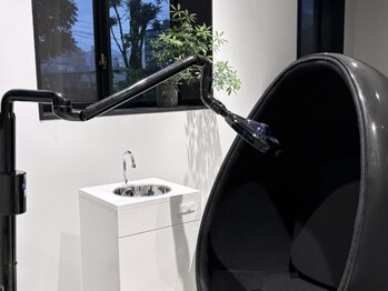 フロムトゥ バイ リアン(from to by Lien)の写真/【歯科医師監修★シャリオン製機器導入】人目を気にせず過ごせるドーム型チェアで快適セルフホワイトニング