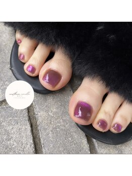 violet magnet foot nail