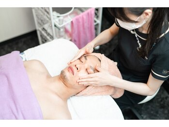 プールオム(Pour Homme)の写真/即小顔実感&二重顎対策にも★【超リフトアップ光フェイシャル 1回¥7700→¥5000】驚愕の引き上げ力に感動♪