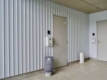 エムベース(M-BASE)/当店の入り口はこちら♪