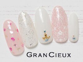 ガーリータイル柄ネイル／8500円
