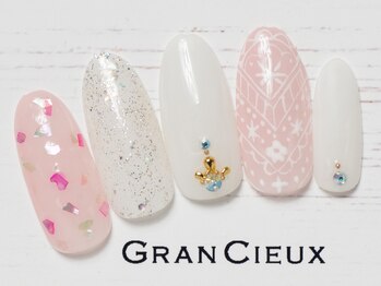 ガーリータイル柄ネイル／8500円