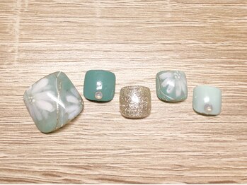 ネイルサロンアンドスクール ミュー(Nail Salon & school mieux)/《FOOTな季節♪》フラワー