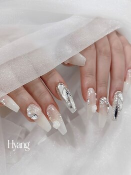 ヒャン(Hyang)の写真/ずっと見ていたくなる綺麗な指先に♪個性的でキラキラした韓国ネイルを楽しむなら長さだしがオススメ♪