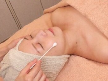 ソワン ドゥ(Soin Doux)の写真/【黒ずみ毛穴・シミ・しわ】ホワイトスノーピール＋ヒト幹細胞パック＋ヘッド・デコルテケア。化粧のりもUP