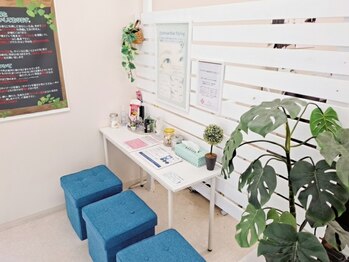 まつげエクステサロン アイズ 上尾店(I's)/待ち合い室にドレッサーコーナー