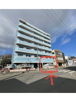 ヒトノワ(hitonowa)/【当院の目印】水色のマンション