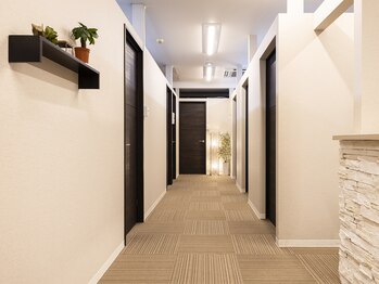 ビハダ(BIHADA)/白とこげ茶を基調とした空間◎