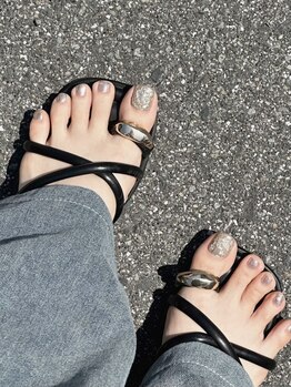 ネイルサロン リッチ ローズ(Nail salon Rich rose)の写真/フットネイルで足先のオシャレも抜かりなく☆丁寧なカウンセリングで一人ひとりにあったデザインをご提供！