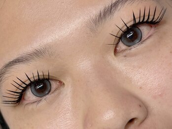 デイズ アイ ベクシー(Day`s eye Becsy)の写真/脅威の持続力!通常の1.5倍長持ち★汗・湿気にも強く、暑い時期もよれにくいLEDエクステで理想のお目元へ◎