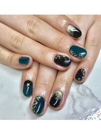 エメラルドグリーン