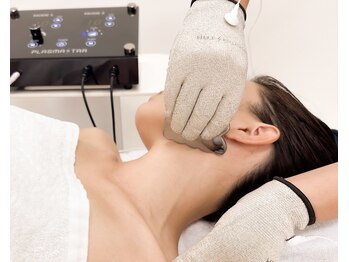 サバーイ サバーイ(SABAHI SABAHI)/グッと引上げる本格リフトアップ