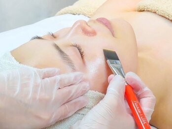 エヴァル 久留米店(ewalu)の写真/【肌荒れ対策★うる艶水光肌】選べるピーリング×最新マシンLDMの贅沢フルコース♪