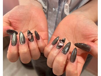 リブヴァラ(Lib Valla)/ハートビジューネイル/秋ネイル