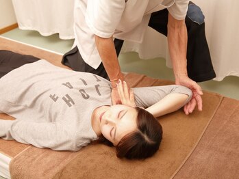 やえざきカイロプラクティックの写真/冷房冷えによる首肩コリを狙い撃ち!骨盤から歪みをリセットして夏バテしない体へ根本アップデート♪