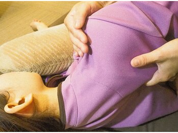 整えーる 練馬店/【10】横向きの施術 2