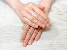 ハンドケアプラス 三鷹(HANDCARE+)の雰囲気（ネイルケアとハンドスパで若々しい手元へ。50代お客様の施術例）