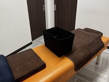 大久保ひまわり整骨院の雰囲気（広々とした清潔な施術室。『安心』の徹底的な衛生管理）