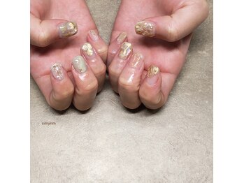 シルニー リム(Silny rim)/アシンメトリーニュアンスネイル