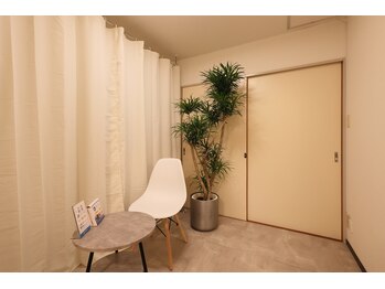 ドライヘッドスパ専門店　スイミンテラス廿日市店【12/1 NEW OPEN（予定）】/待合室