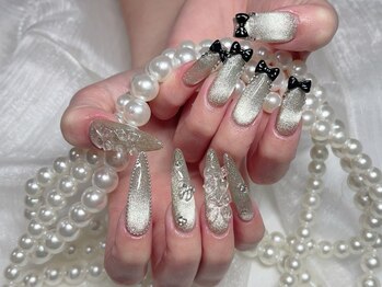 ナナアンドコー(Nana&Co.)の写真/普段よりちょっぴり特別感を♪SNSで話題のマグネットネイルもご用意◎イベントに合わせて華やかな指先に…