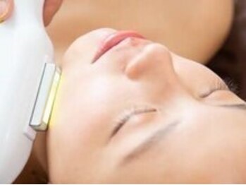 エイチビールーム(H:be Room)の写真/《光フェイシャル70分¥6600》お悩みへ多角的にアプローチ!光の力で内側から輝く透明美肌へと叶えます*