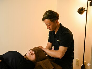 リラクゼーションサロン Golden Ageの写真/もみほぐし×ストレッチ×頭足で深部まで。静寂の個室で肩甲骨を解き、翌朝の圧倒的な軽さと目覚めを。