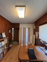 平和通りいわお鍼灸院/待合室　～プライバシーに配慮