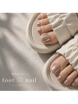 ミイネイル(mii nail)の写真/トレンドのシンプルネイルで、きれいめサンダル映え♪