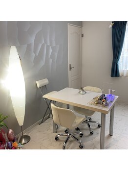 アンジュ(Ange)/ゆったり白ベースのお部屋です