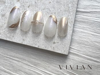 ヴィヴィアン ネイル(Vivian nail)/ななめフレンチ　ゴールド　