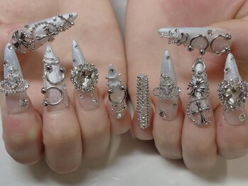 ソーリスネイル(Solis nail)の写真/【したいデザインが叶う★】カラーやパーツの種類が豊富だから、あなたのしたいネイルデザインが出来る♪