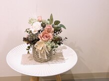 エルブラン(Aile-blanc)の雰囲気（内装にはこだわっており、お花の先生の作品もございます。）