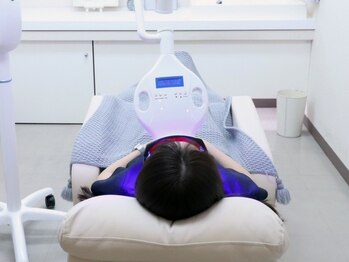 ホワイトニングサロン 名古屋駅店/【LEDライトの照射】