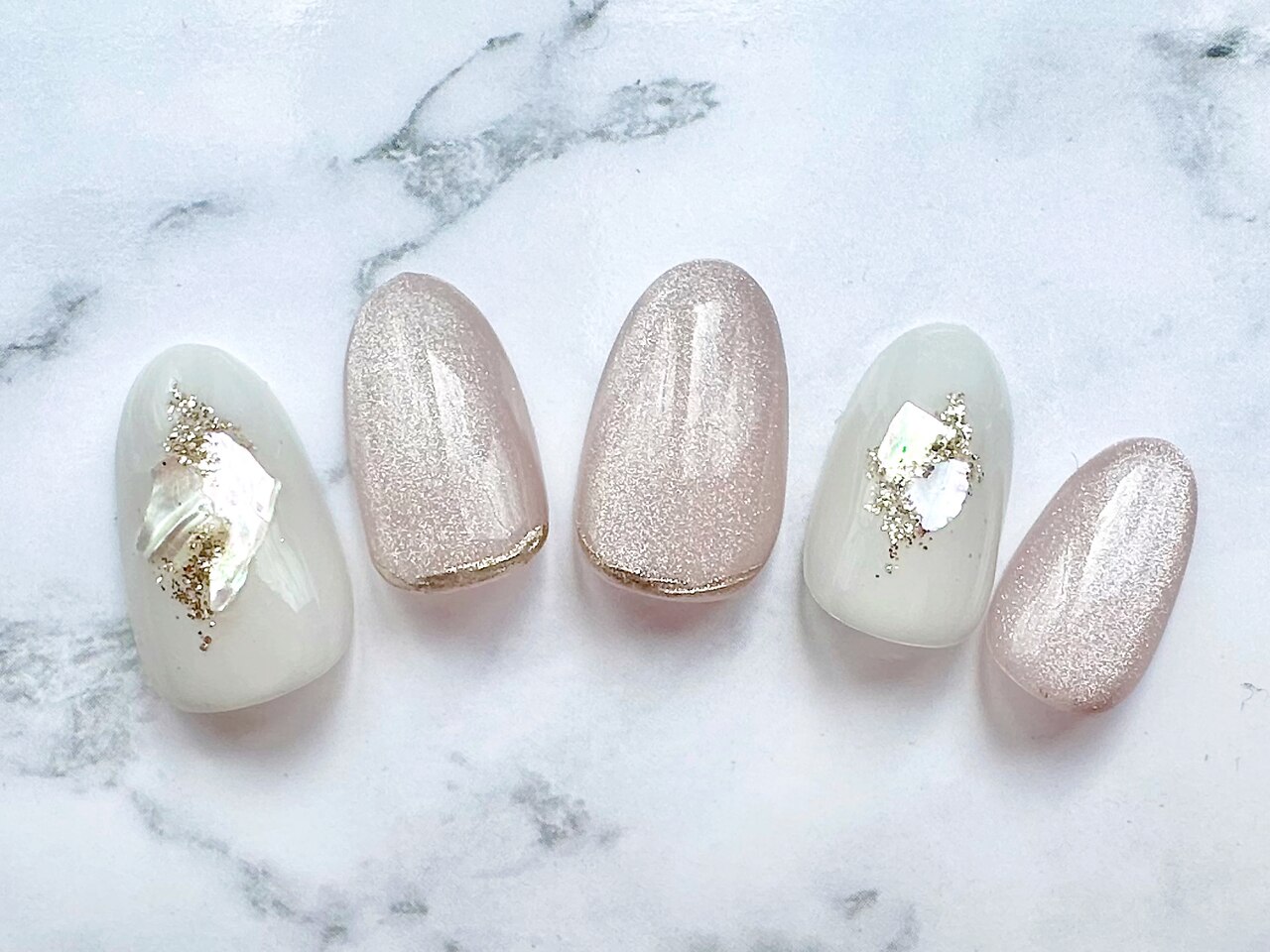 ホワイトワンカラー 2026年冬トレンド】ホワイト ワンカラー ハンドのネイルデザイン集