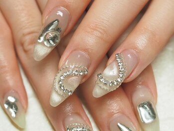 ネイルサロン ドリームズカムトゥルー(Dreams Come True)の写真/指先、見惚れるほどスッと長く。歴18年がつくる造形美。手元全体が美しく見える、理想のフォルムへ◆