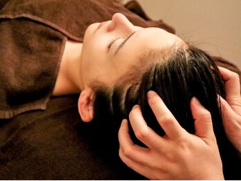 アジアンリラクゼーション ヴィラ 福岡東店(asian relaxation villa)/ヘッドスパマッサージ施術シーン