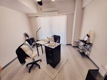 ネイルアトリエ リアン(NAILATELIER LiEN)の雰囲気（店内はブラウンとグレーを基調とした落ち着いた空間です）