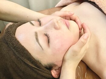 ベルラ(BELLRA)の写真/極上の小顔ケア【オールハンド◇小顔造形リンパ+首デコルテ+肩甲骨はがし+ヘッド付60分】￥7700/新規