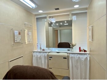 ビューステージ アイブロウサロン 松山の写真/【リクライニングチェア】お客様のなりたい眉へプロが導きます。ご褒美タイムはゆったり落ち着いた空間で♪