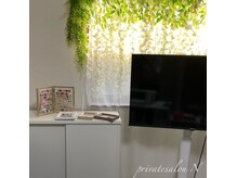 ネット動画を観ながら施術を受けられます。