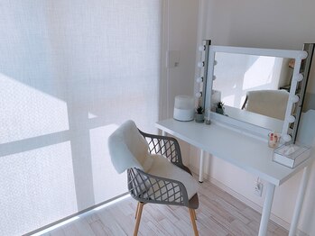 ラブラドライト(LABRADRITE)/1Fグレー壁紙のお部屋