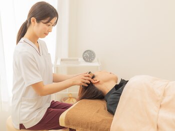 Dr.ぐっすり～ 桜木町店/丁寧にカッサをかけていきます♪